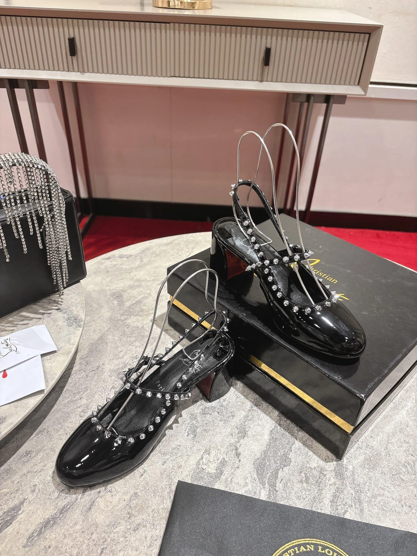 COCO-- 8ou2ou 1250705B439 Heel height：5.5CM Calfskin item:E-X150F0617